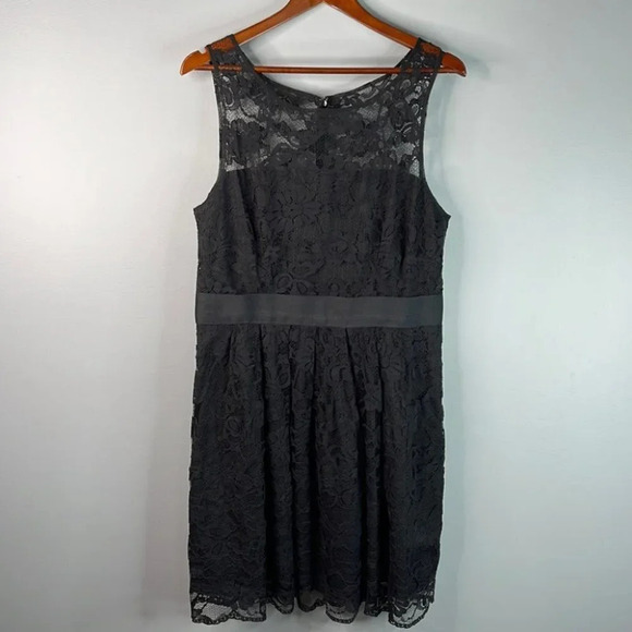 BB DAKOTA Black Floral Lace Cocktail Dress Sleeveless Box Pleat Feminine Size 14 - Picture 10 of 10